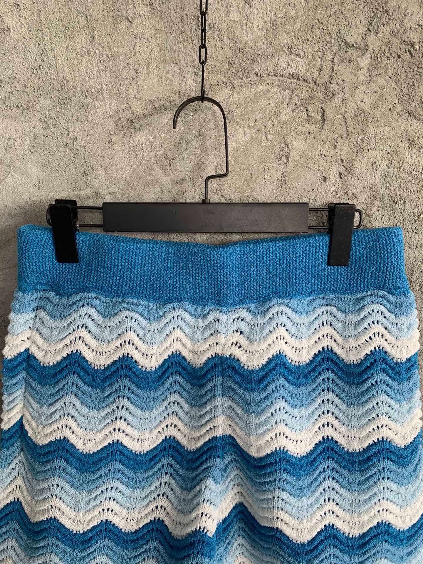 CASABLANCA WAVY GRADIENT OPEN KNIT CROCHET SHORTS