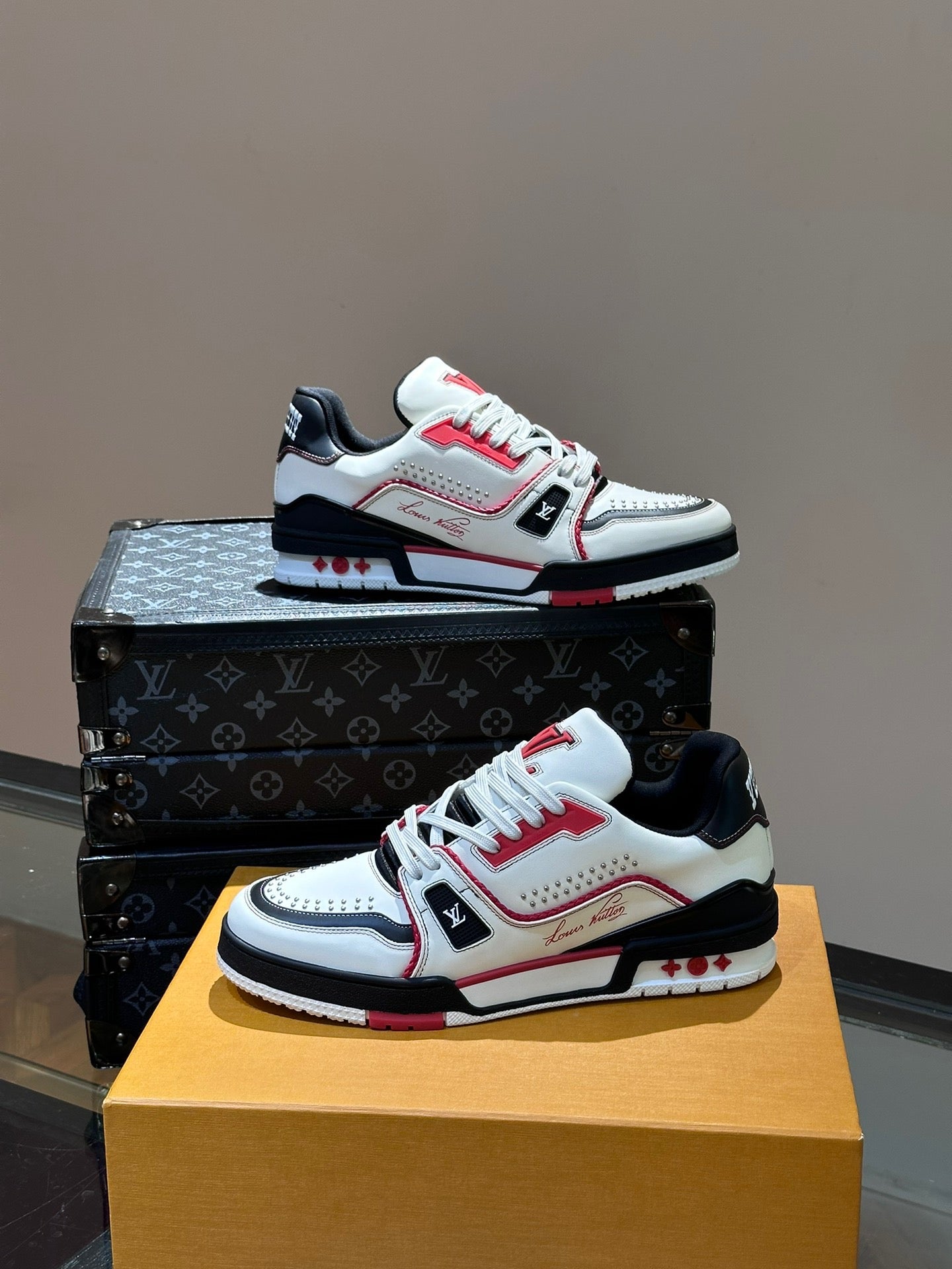 LV Trainer RED 1AD7JP