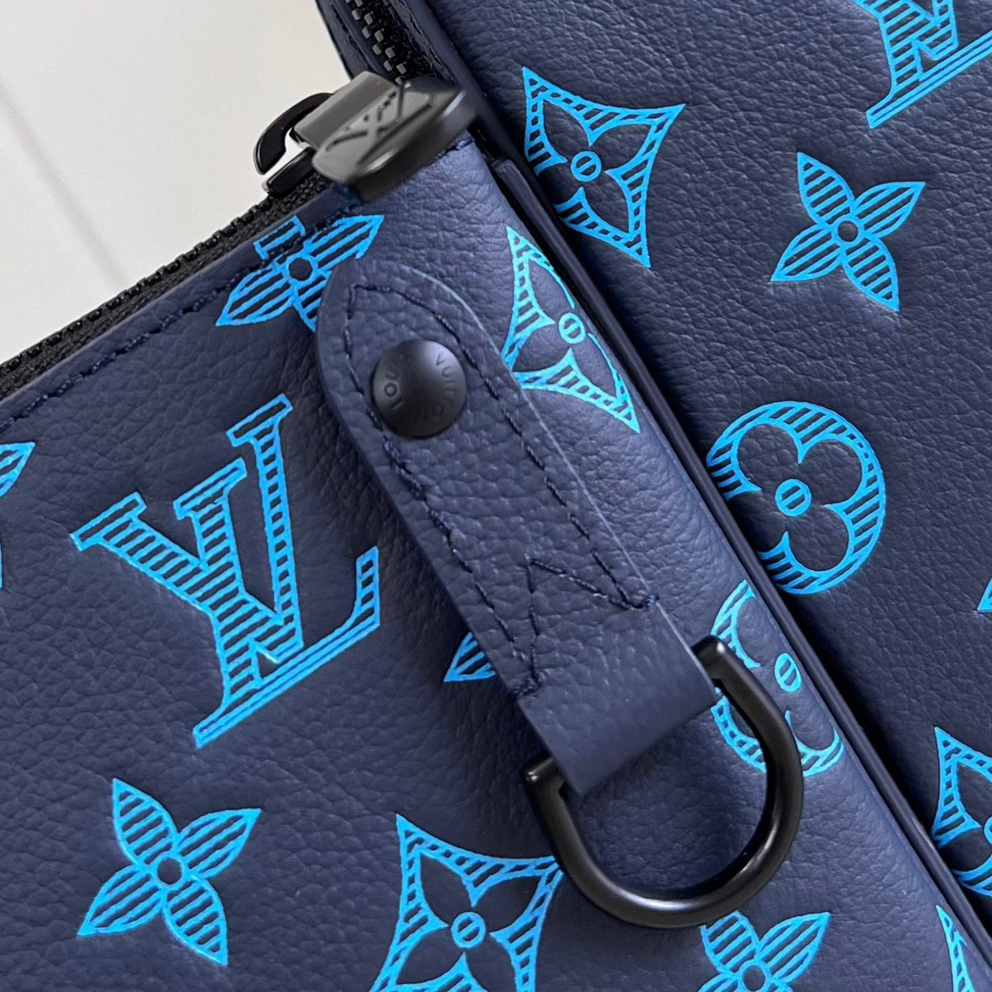 LV Trio Messenger M46604