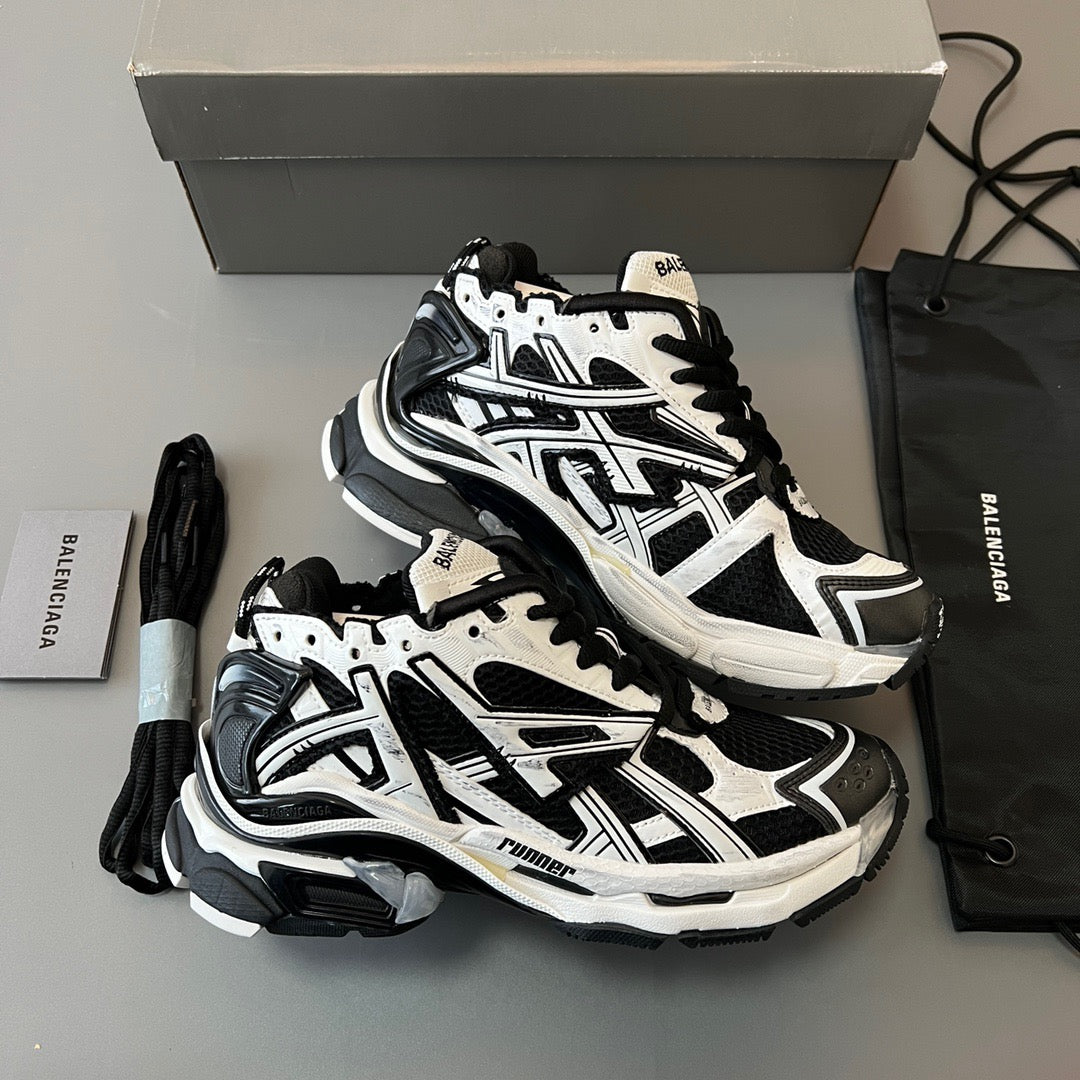 BALENCIAGA RUNNER Black White