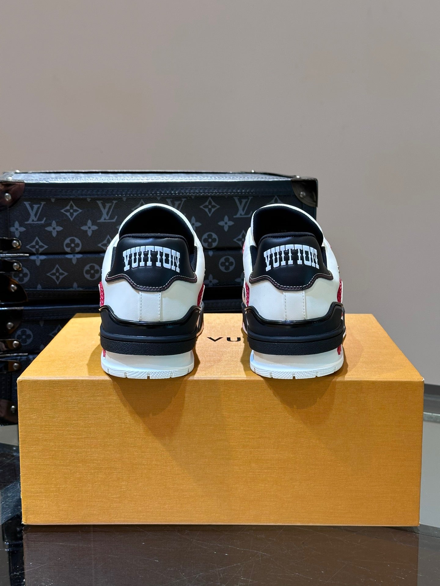 LV Trainer RED 1AD7JP