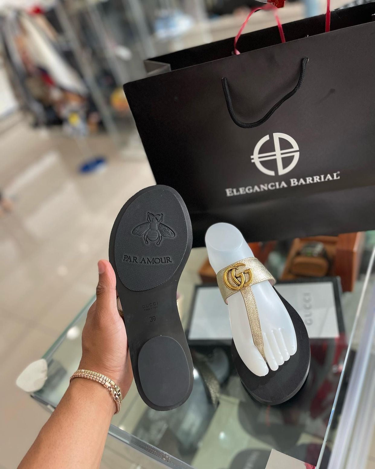 Gucci - Leather Thong Sandal with Double G