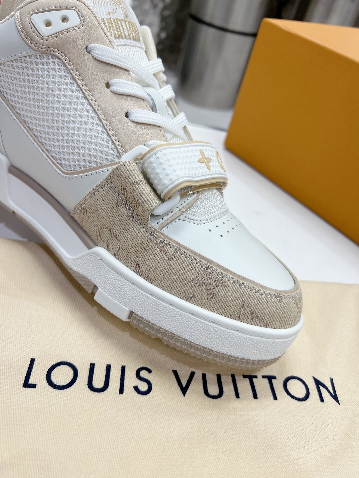 LV Trainer Sneaker 1A9ZC3