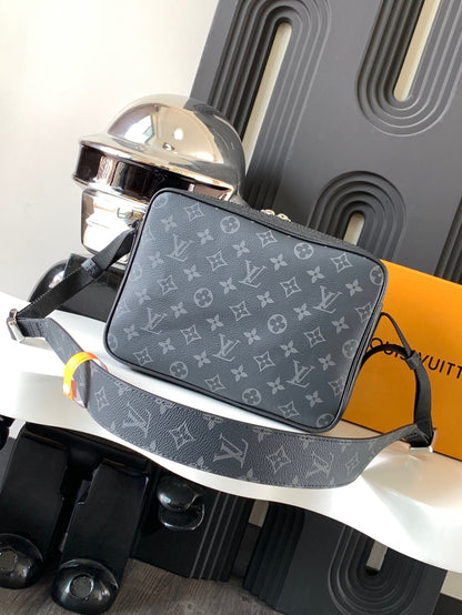 LV Bolso Messenger Outdoor M30233