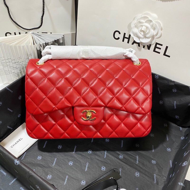 CHANEL CLASICA CIERRE DORADO