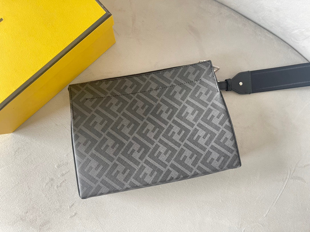 FENDI Clutch Pack Black