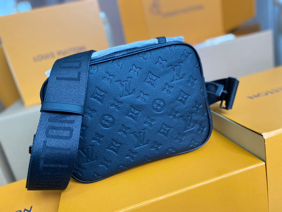 LV S LOCK SLING BAG M58489