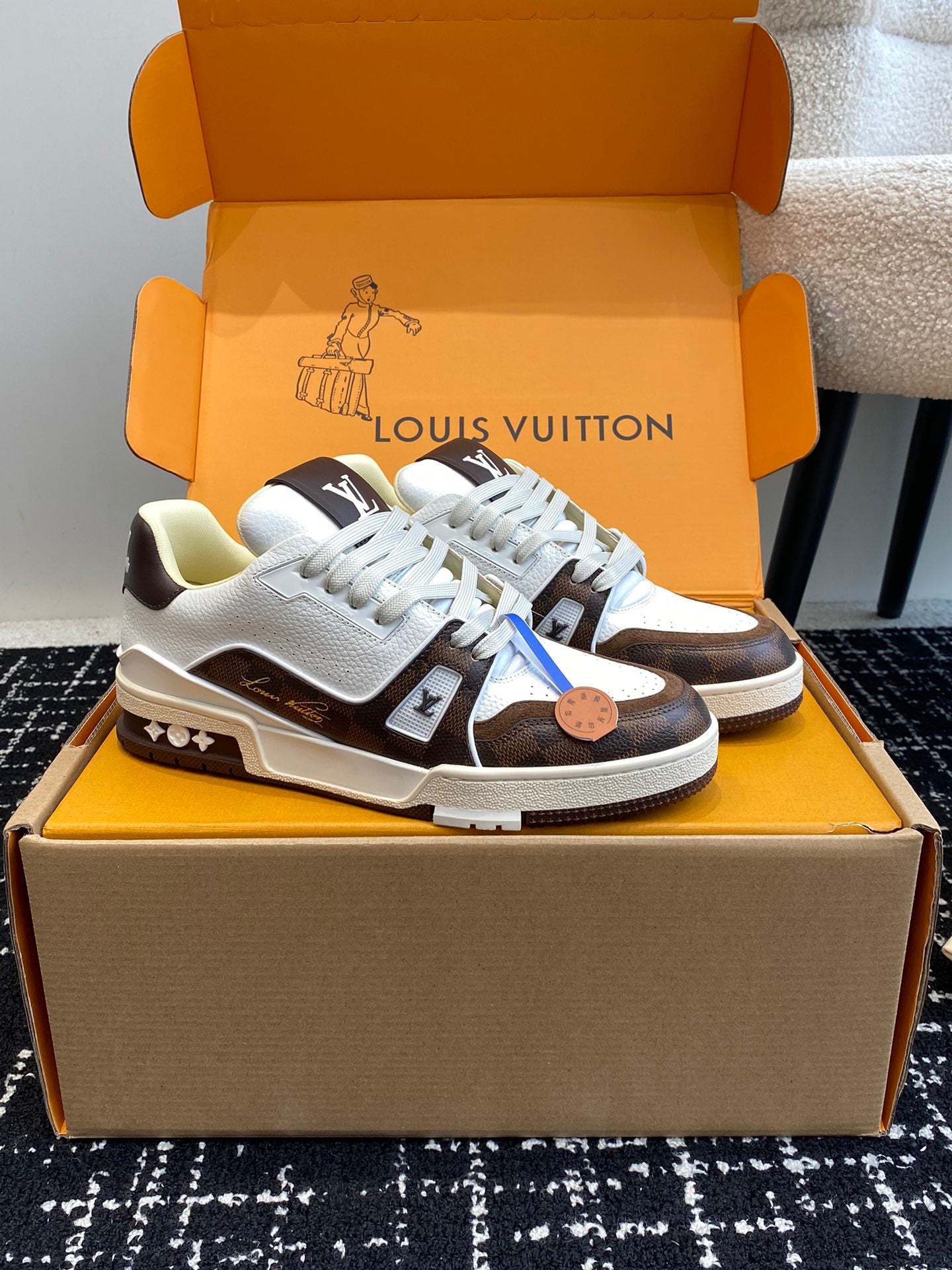 LV Trainer Sneaker Blanco Gamusa Marron