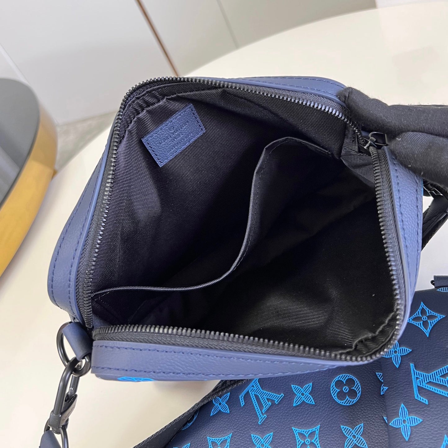 LV Trio Messenger M46604