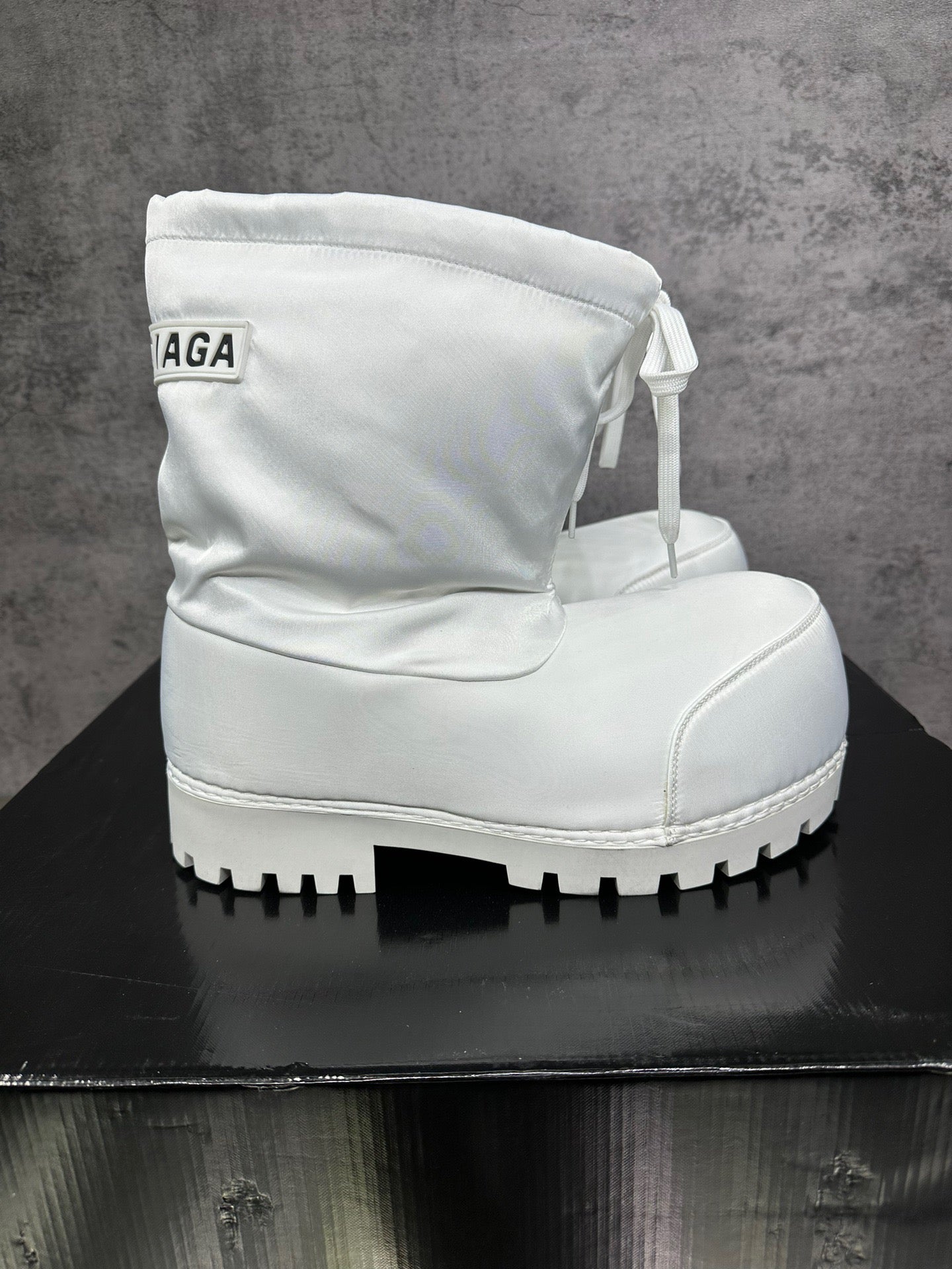 BALENCIAGA SKIWEAR - ALASKA LOW BOOT IN WHITE