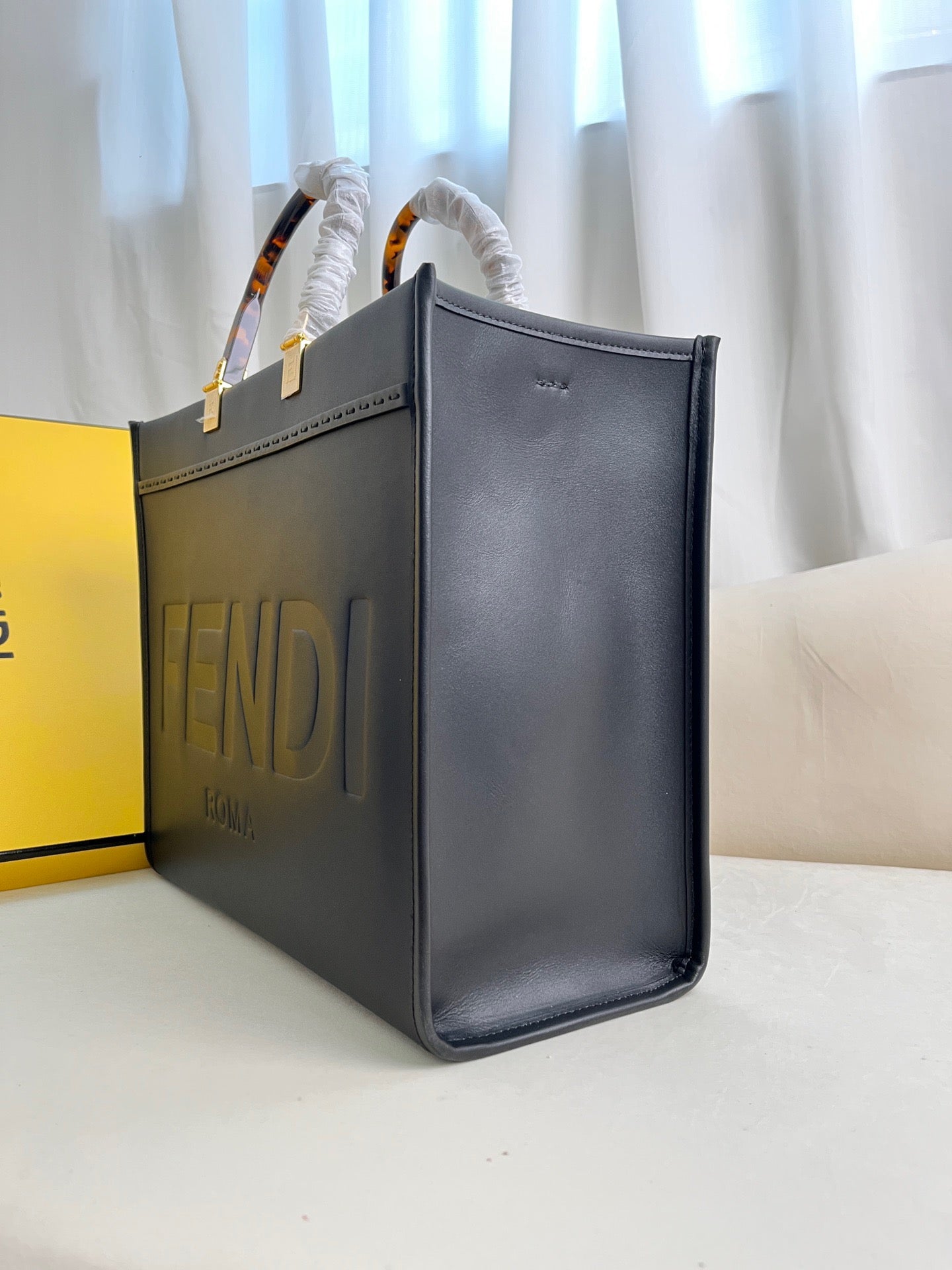 FENDI Sunshine midium tote bag black