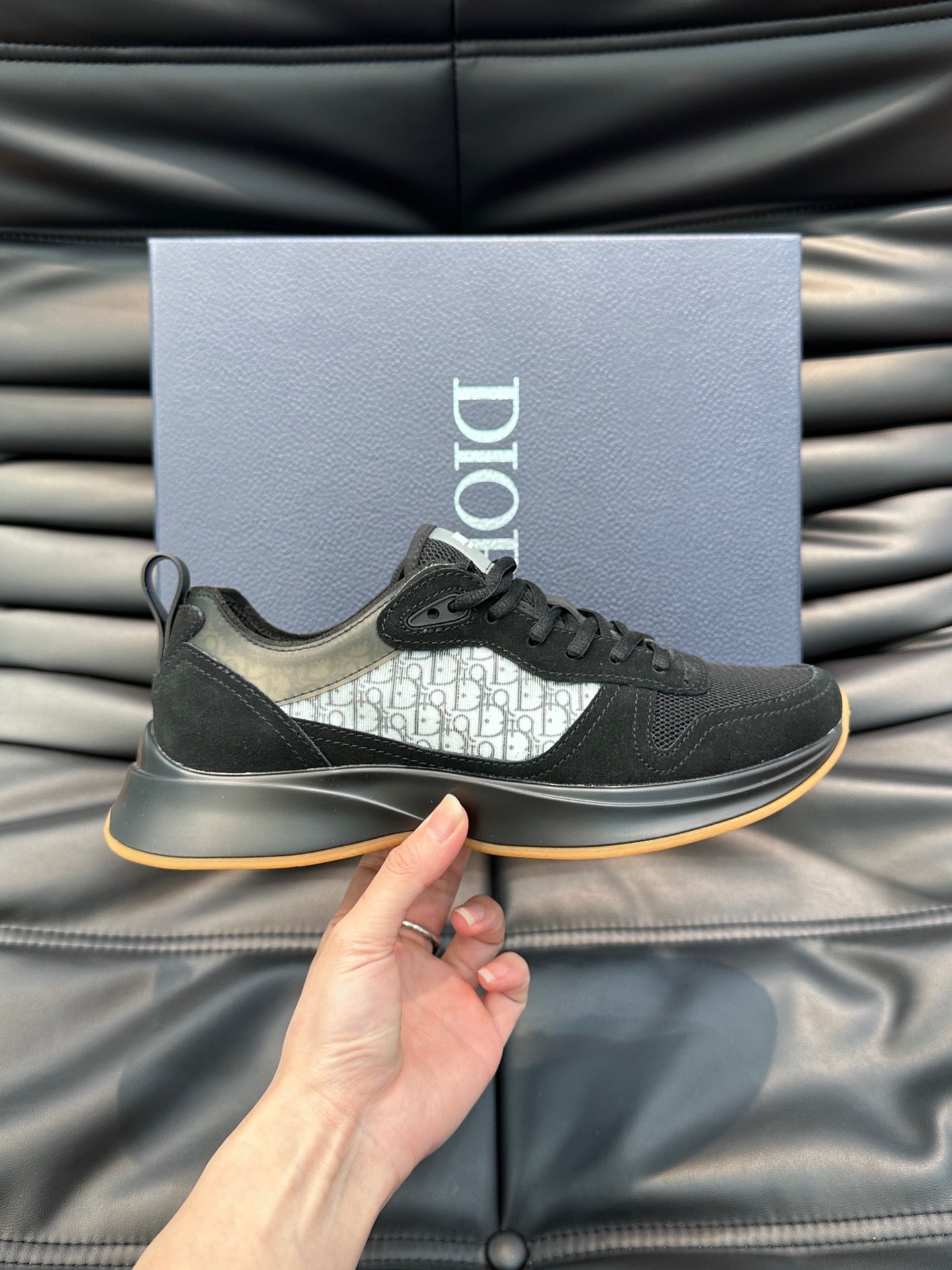 DIOR B25 RUNNER SNEAKER