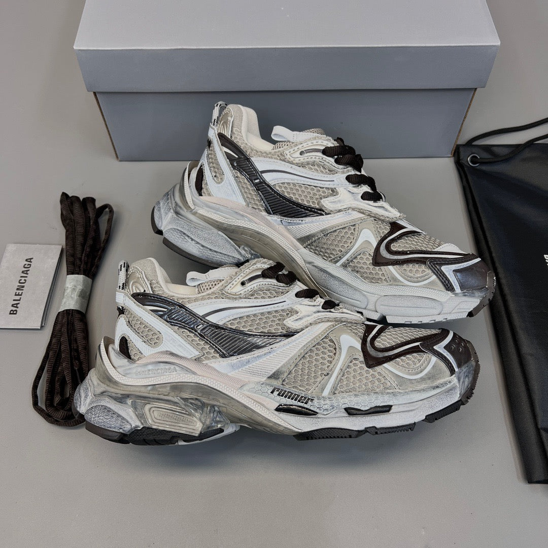 BALENCIAGA RUNNER In Beige