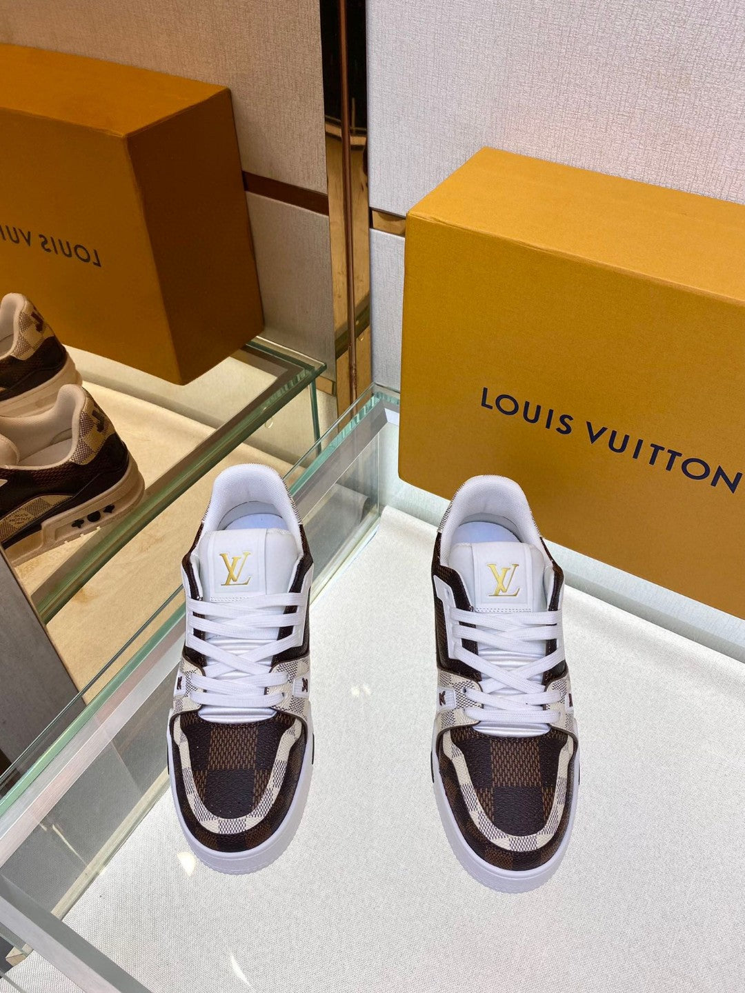 LV Trainer Sneaker 1AAST7