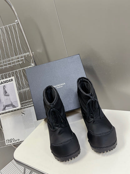 BALENCIAGA SKIWEAR - ALASKA LOW BOOT IN BLACK