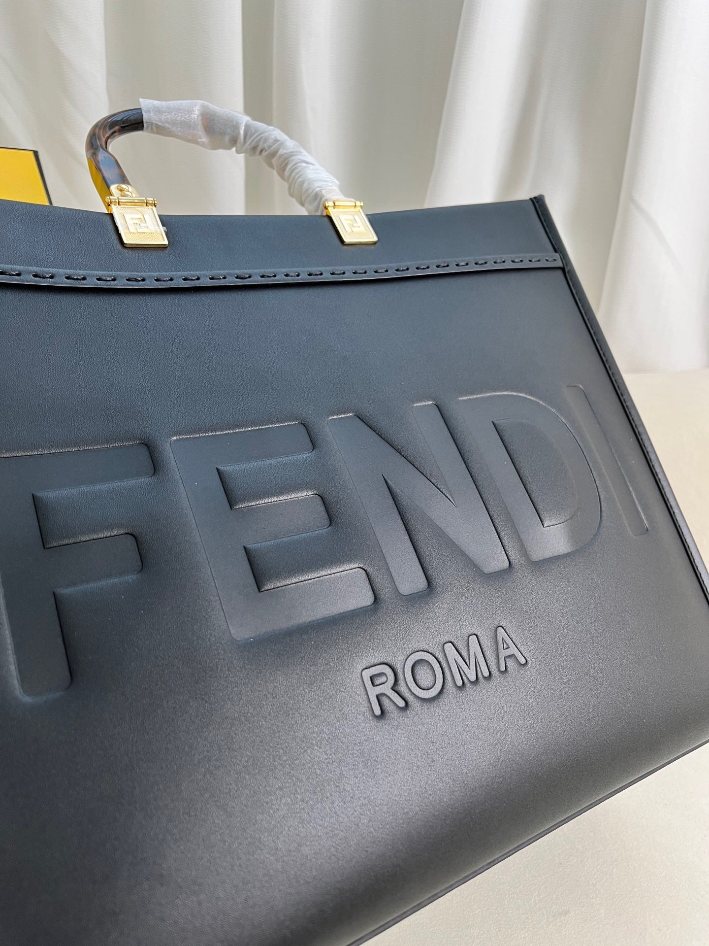 FENDI Sunshine midium tote bag black