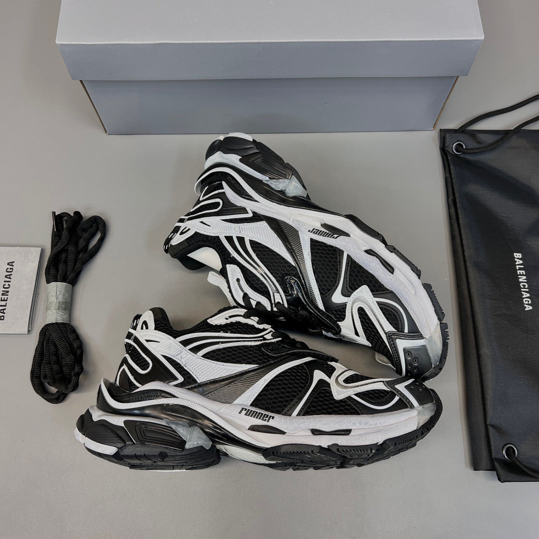 BALENCIAGA RUNNER Black White