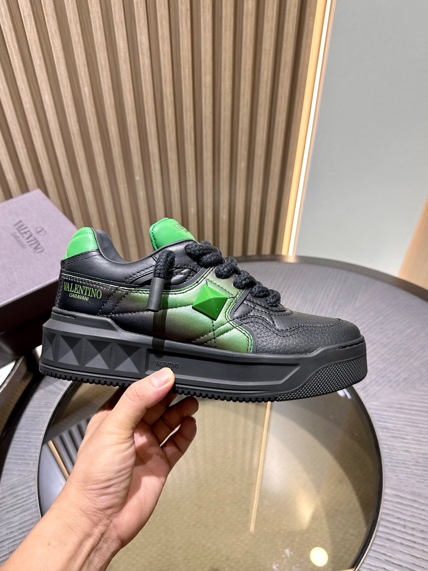 VALENTINO One Stud XL (VARIOS)