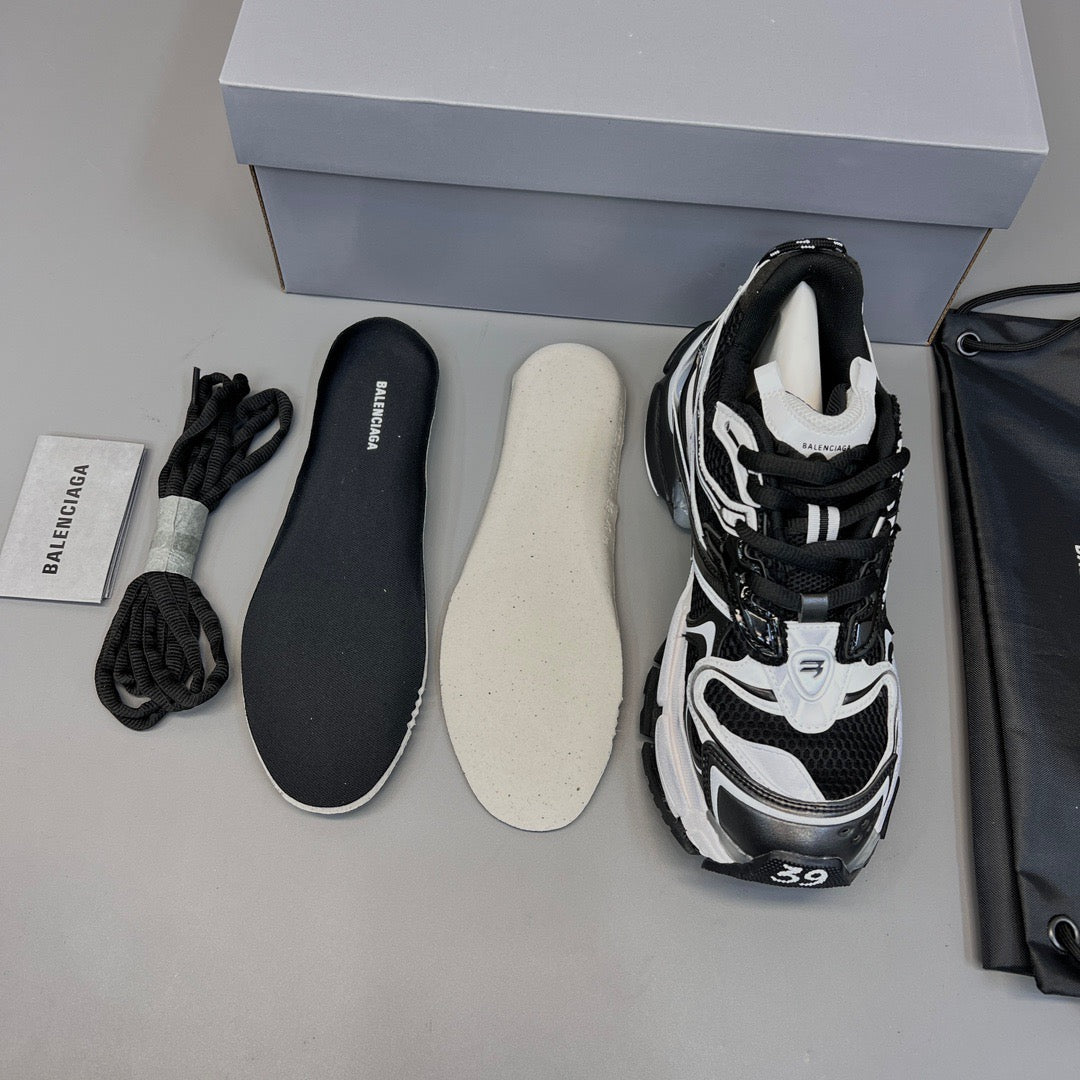 BALENCIAGA RUNNER Black White