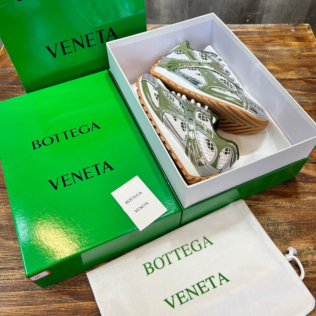 Bottega Veneta Orbit Sneaker / Mud White