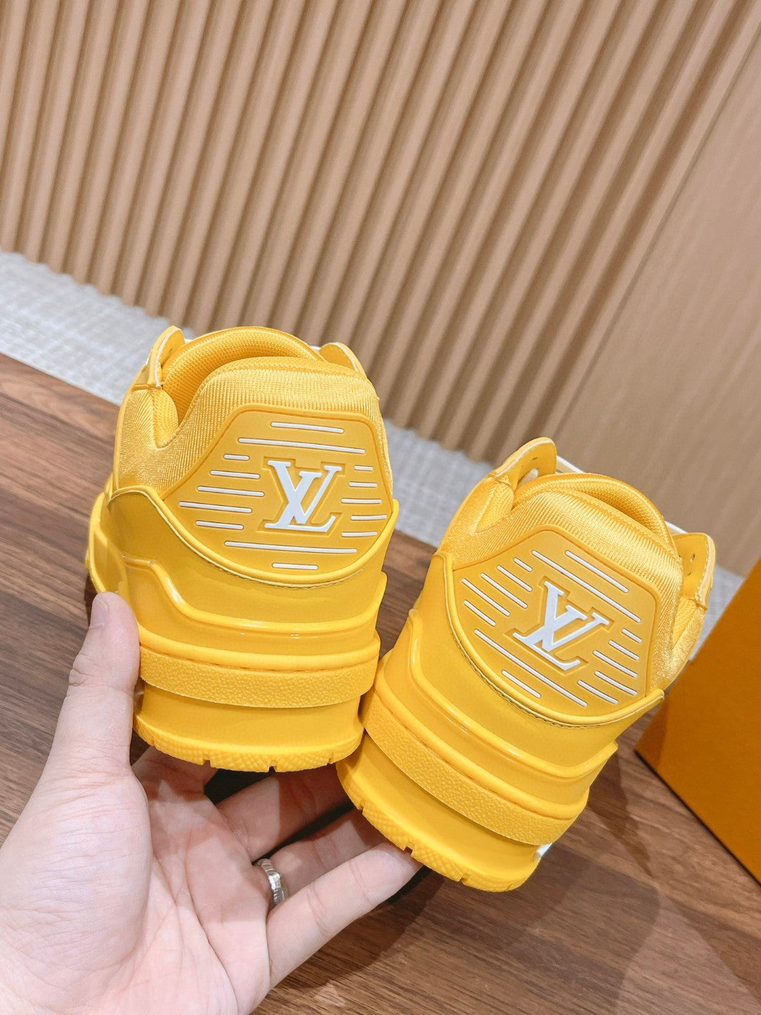 LV Trainer YELLOW 1AARFY