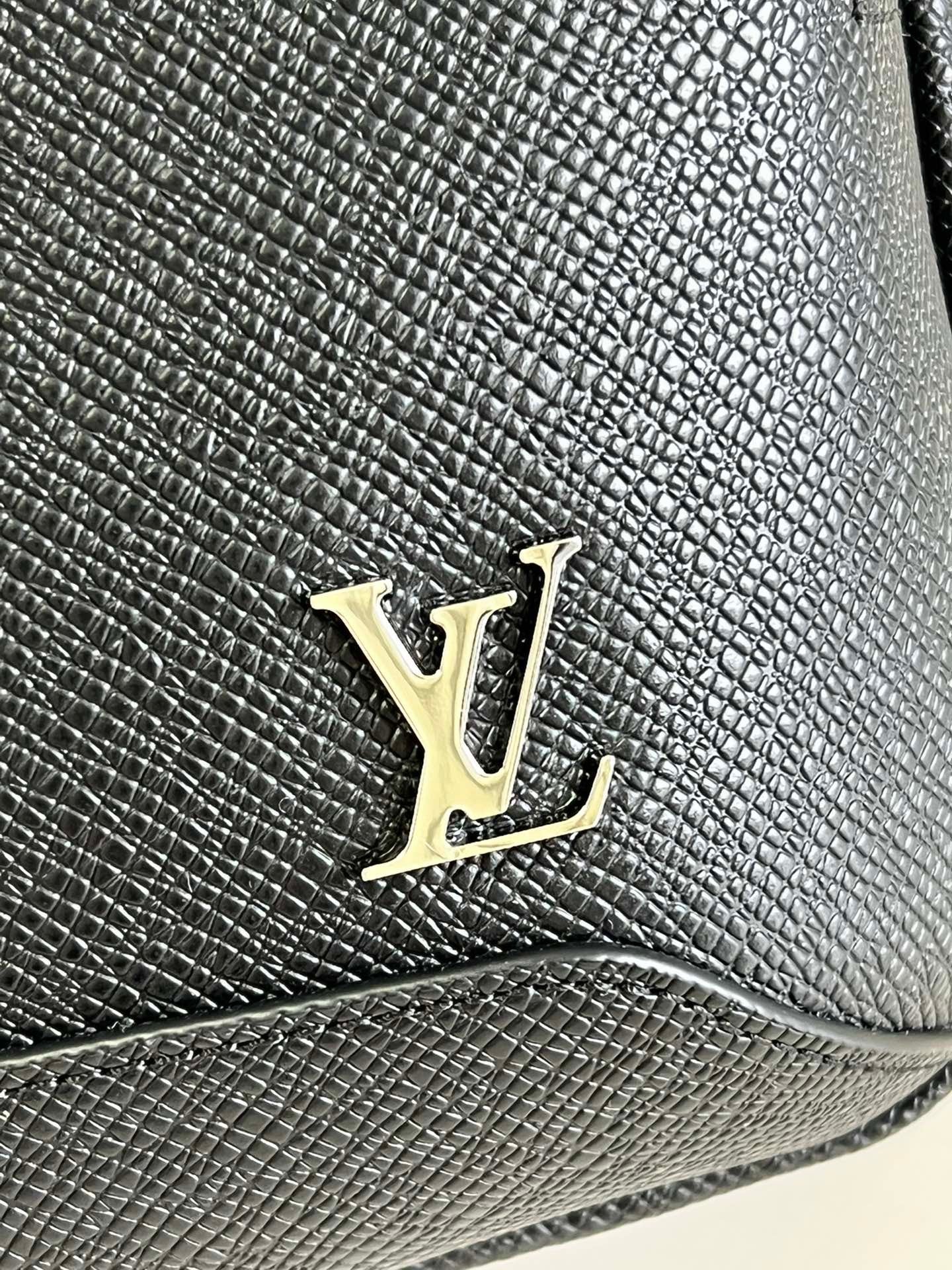 LV AVENUE SLING BAG