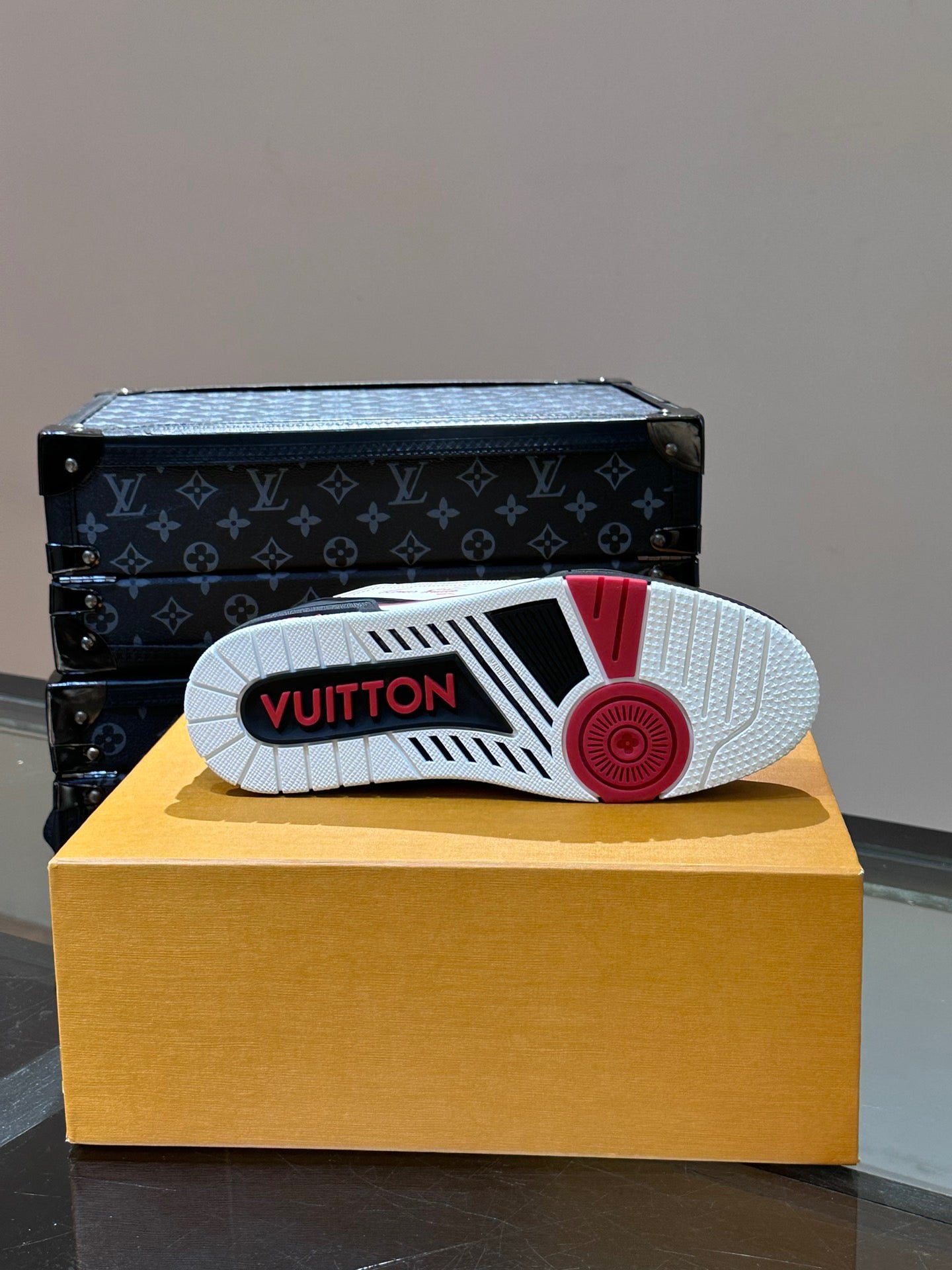 LV Trainer RED 1AD7JP