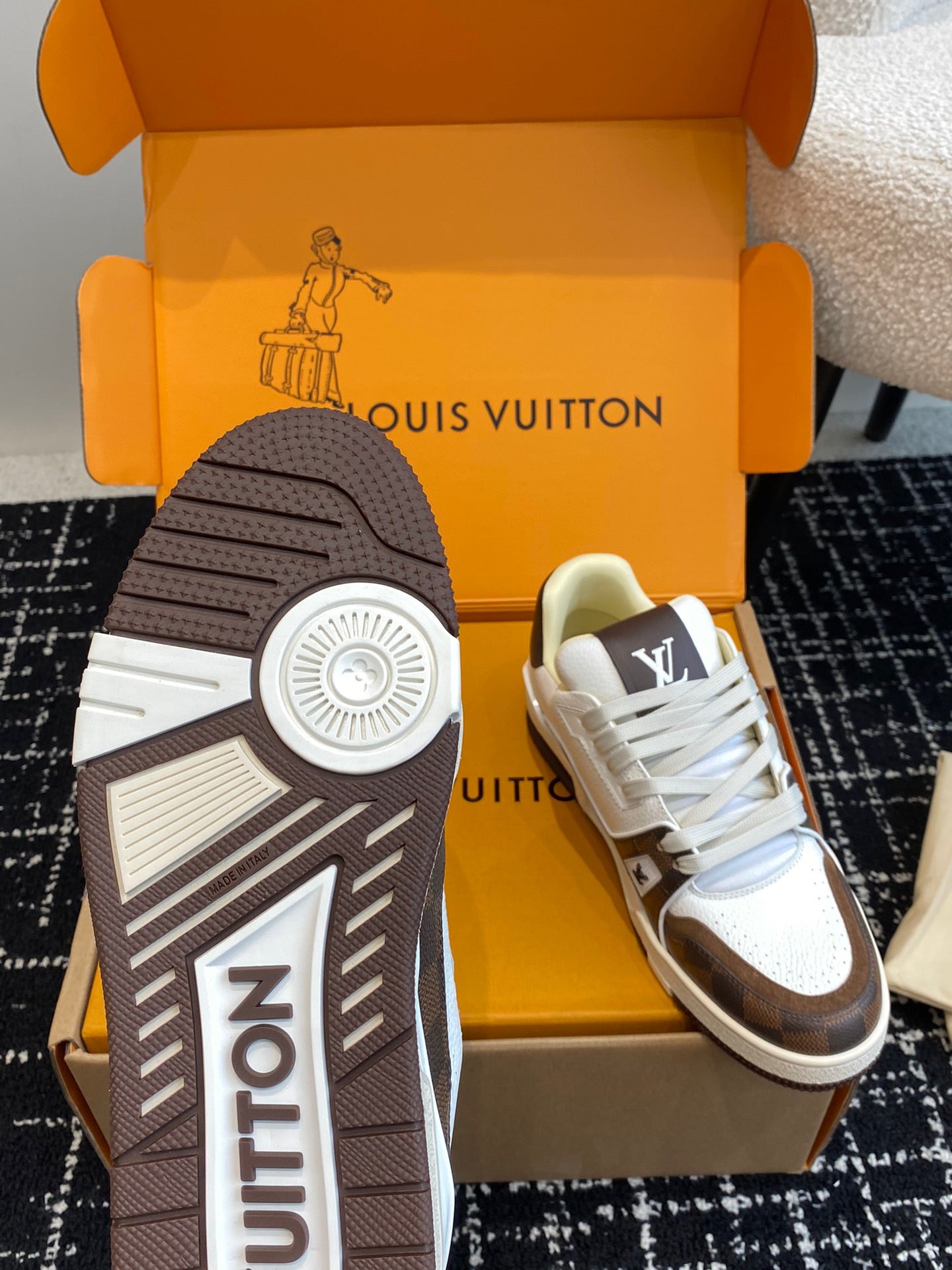 LV Trainer Sneaker Blanco Gamusa Marron