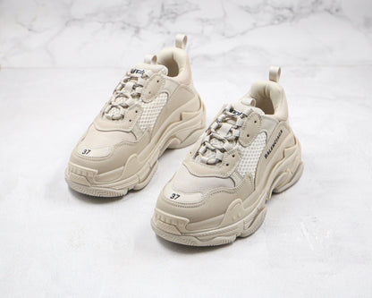 BALENCIAGA TRIPLE S SNEAKER IN BEIGE