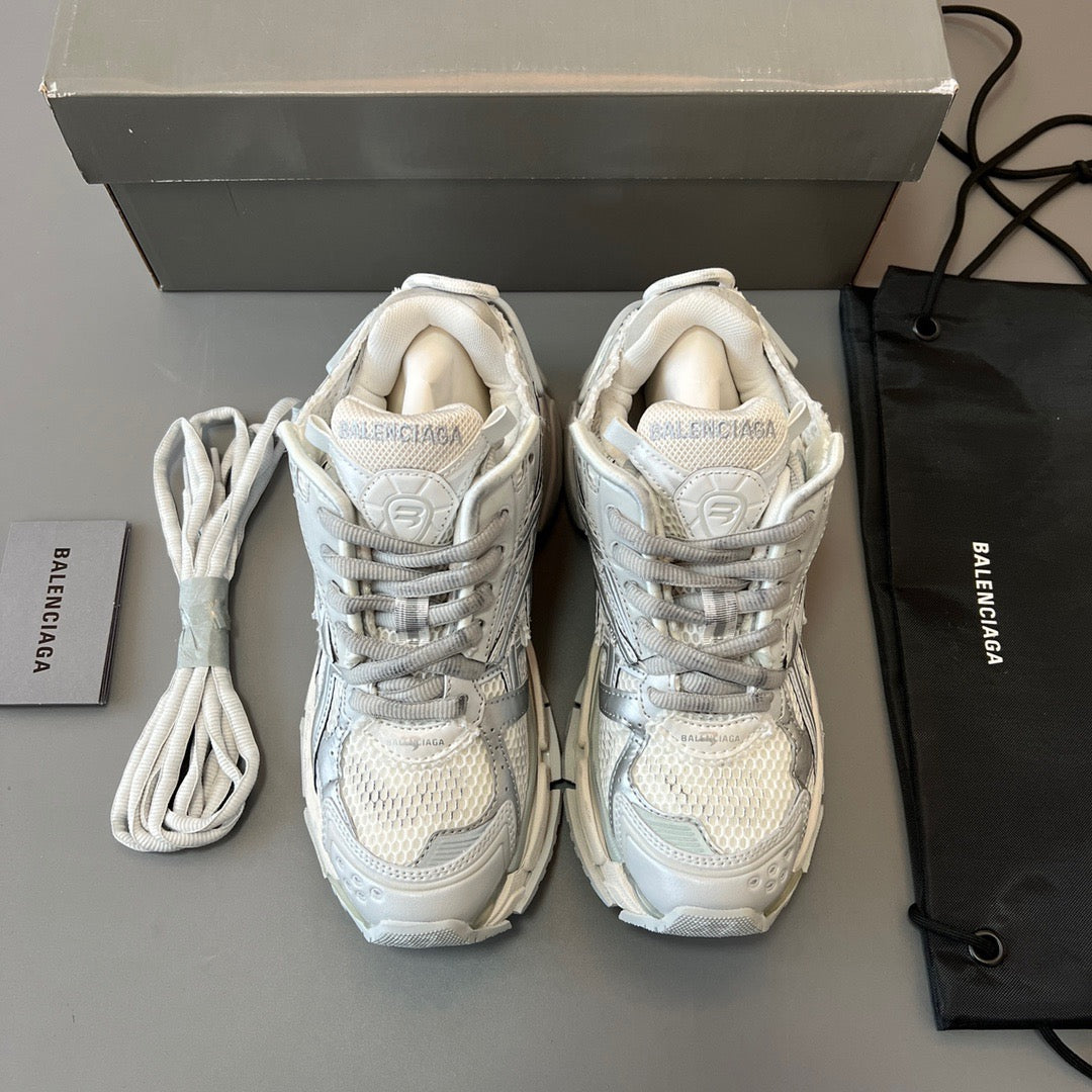 BALENCIAGA RUNNER Grey Beige