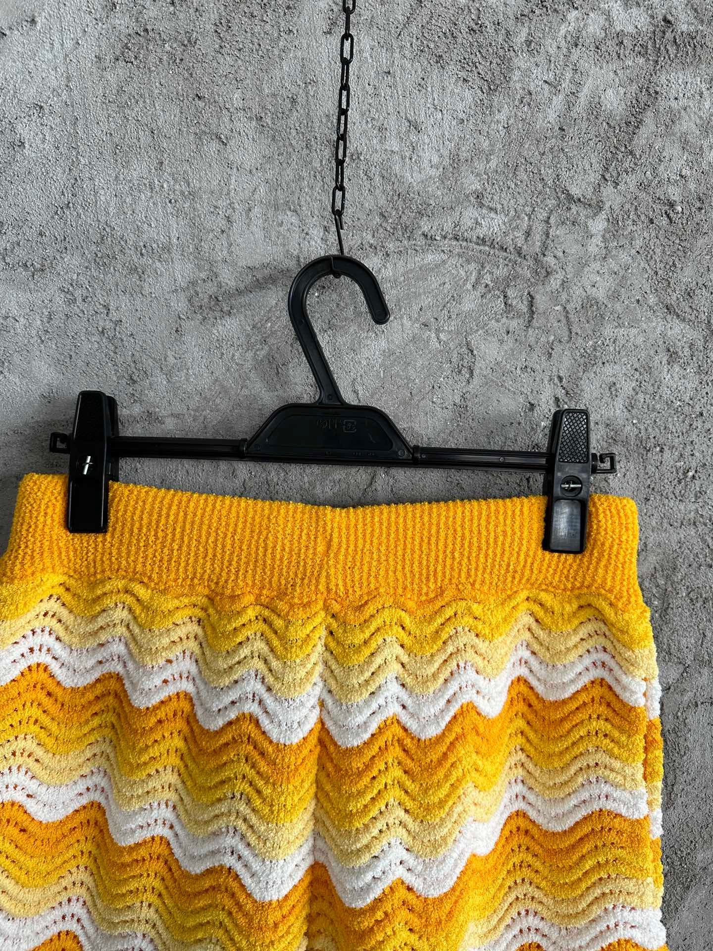 CASABLANCA WAVY GRADIENT OPEN KNIT CROCHET SHORTS