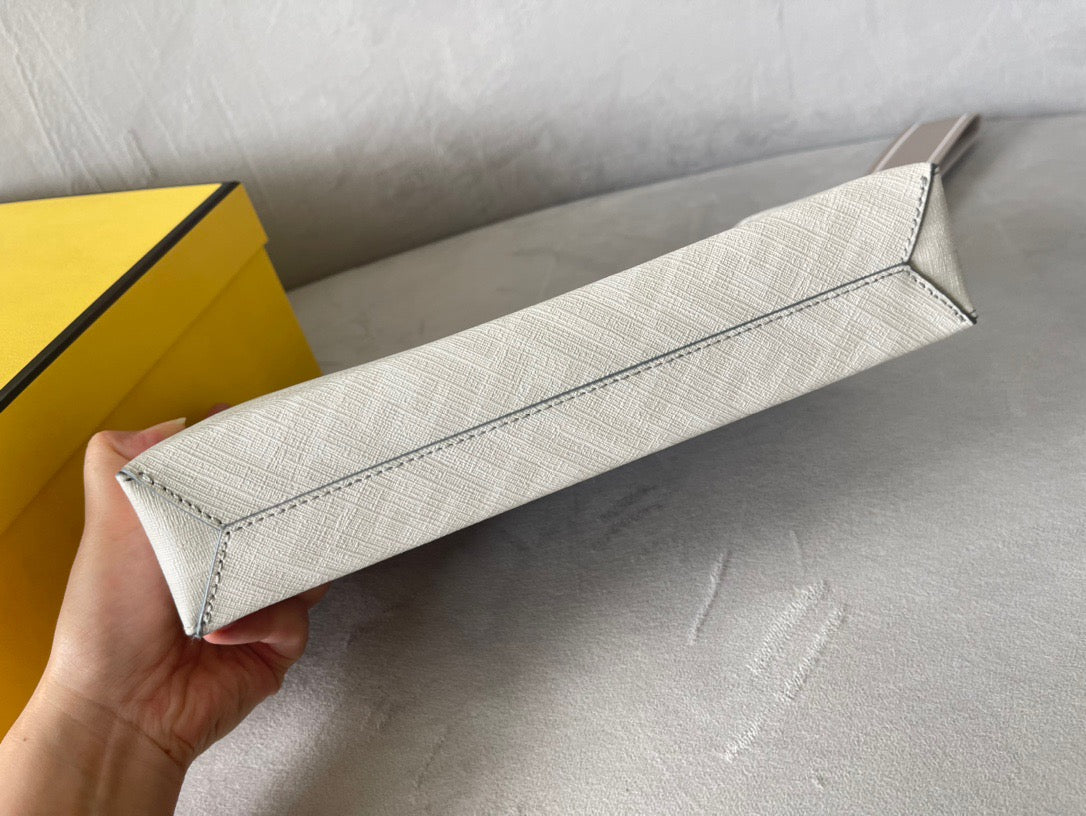 FENDI Clutch Pack Blanca