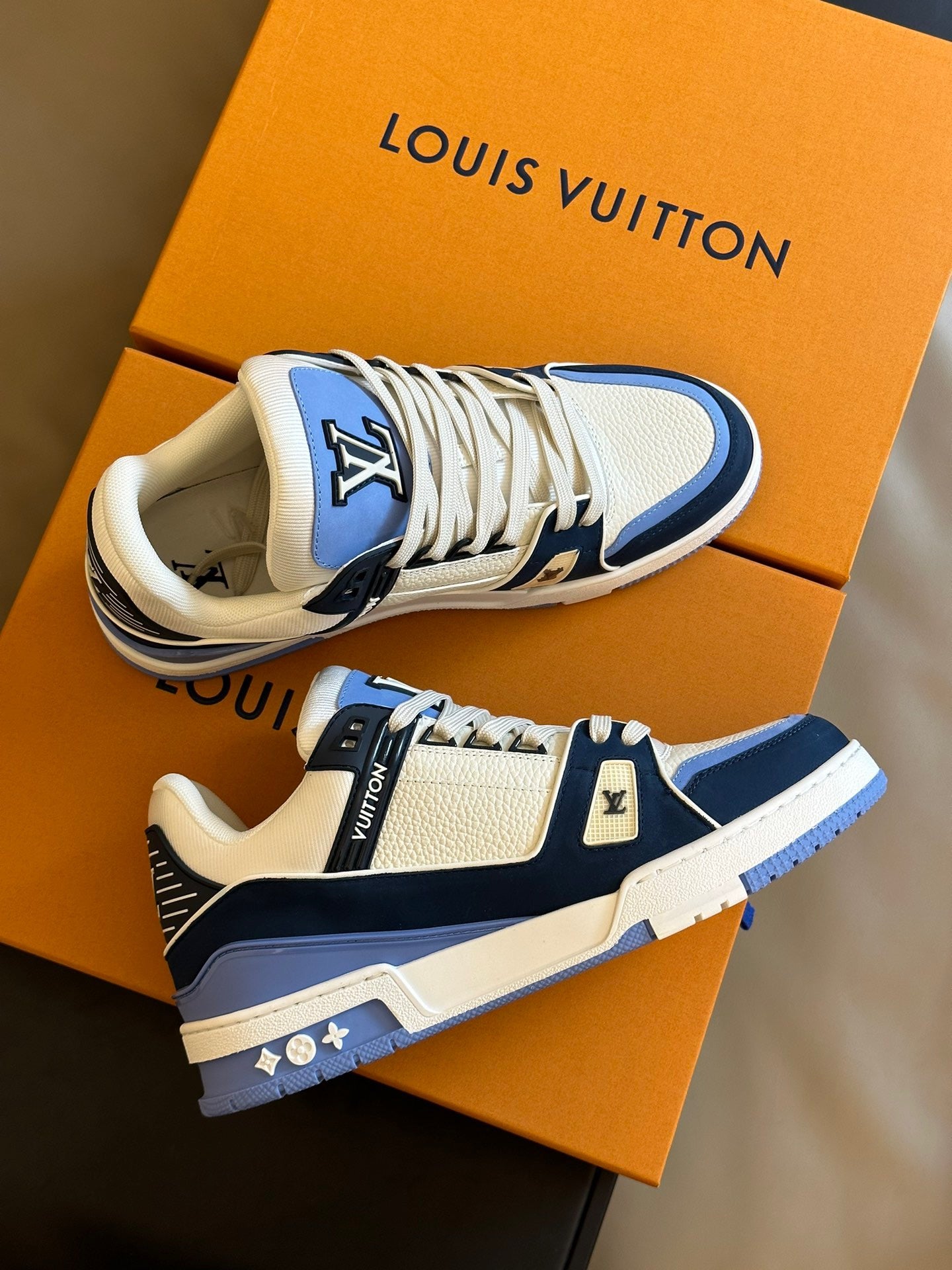 LV Trainer Sneaker 1ABLUR