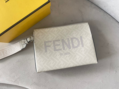 FENDI Clutch Pack Blanca