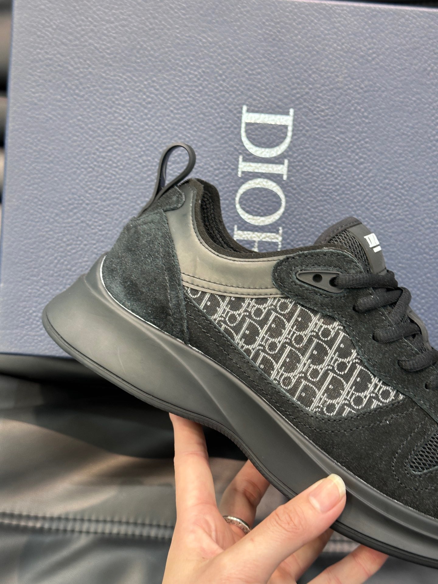 DIOR B25 RUNNER SNEAKER