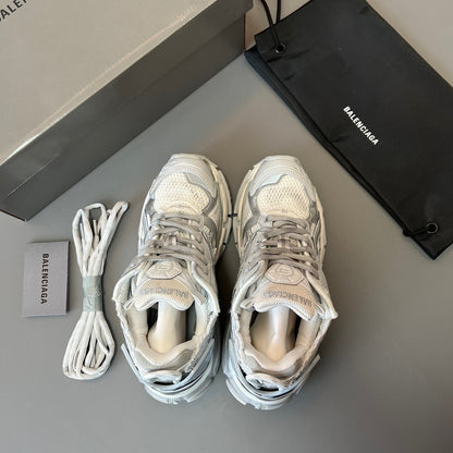 BALENCIAGA RUNNER Grey Beige