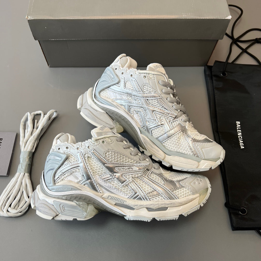 BALENCIAGA RUNNER Grey Beige