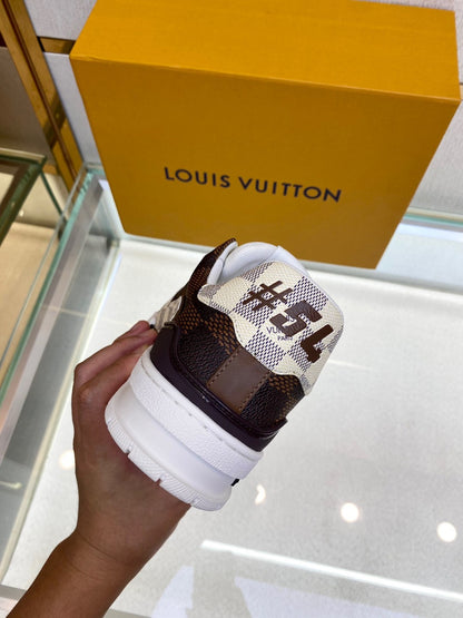 LV Trainer Sneaker 1AAST7