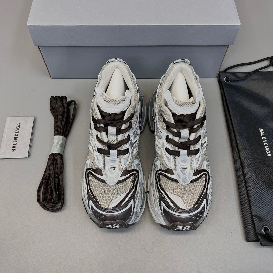 BALENCIAGA RUNNER In Beige