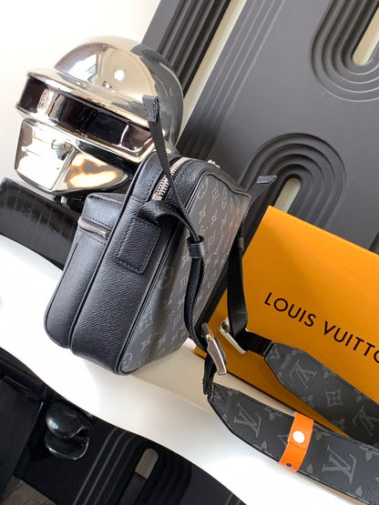 LV Bolso Messenger Outdoor M30233