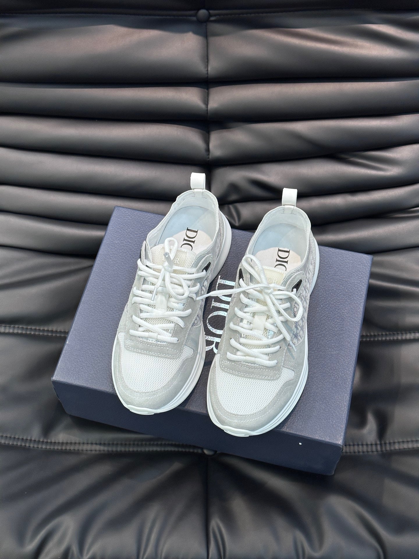 DIOR B25 RUNNER SNEAKER