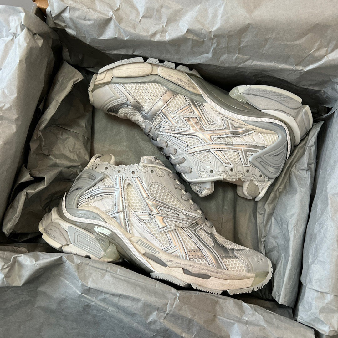 BALENCIAGA RUNNER Grey Beige