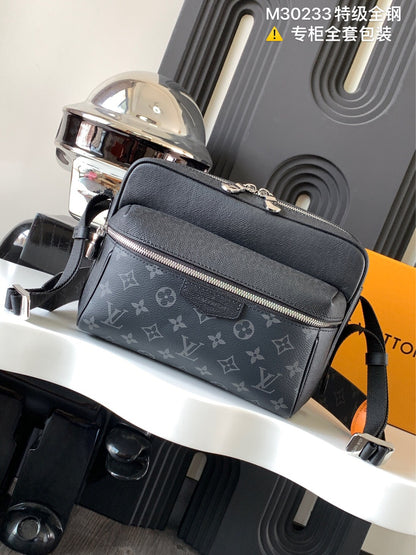 LV Bolso Messenger Outdoor M30233