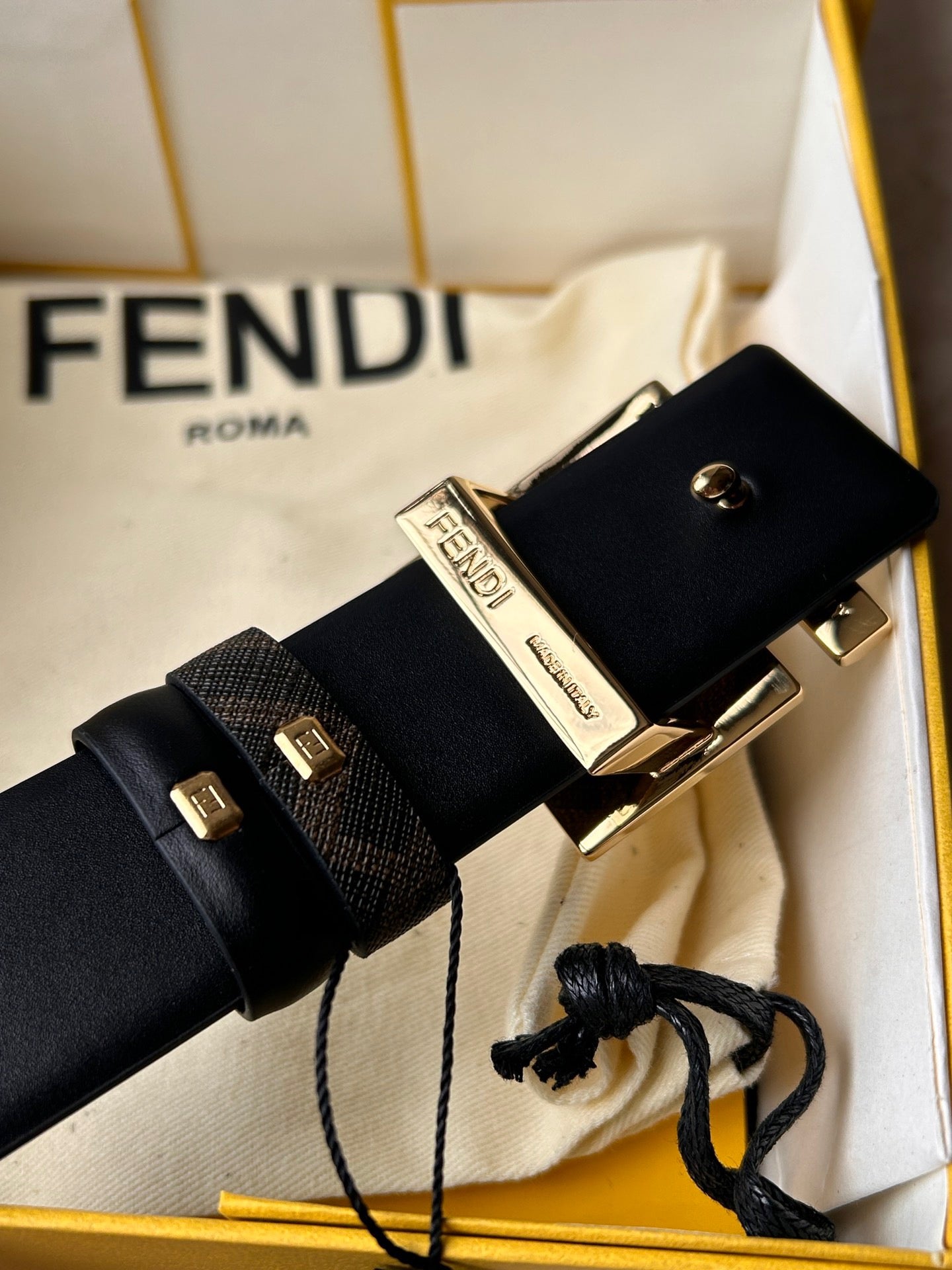 FENDI FF Rounded REVERSIBLE