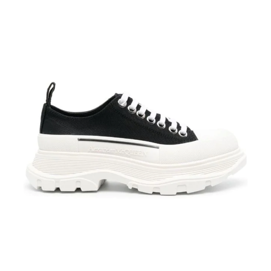 Alexander McQueen Tread Slick Lace Up in Black/white