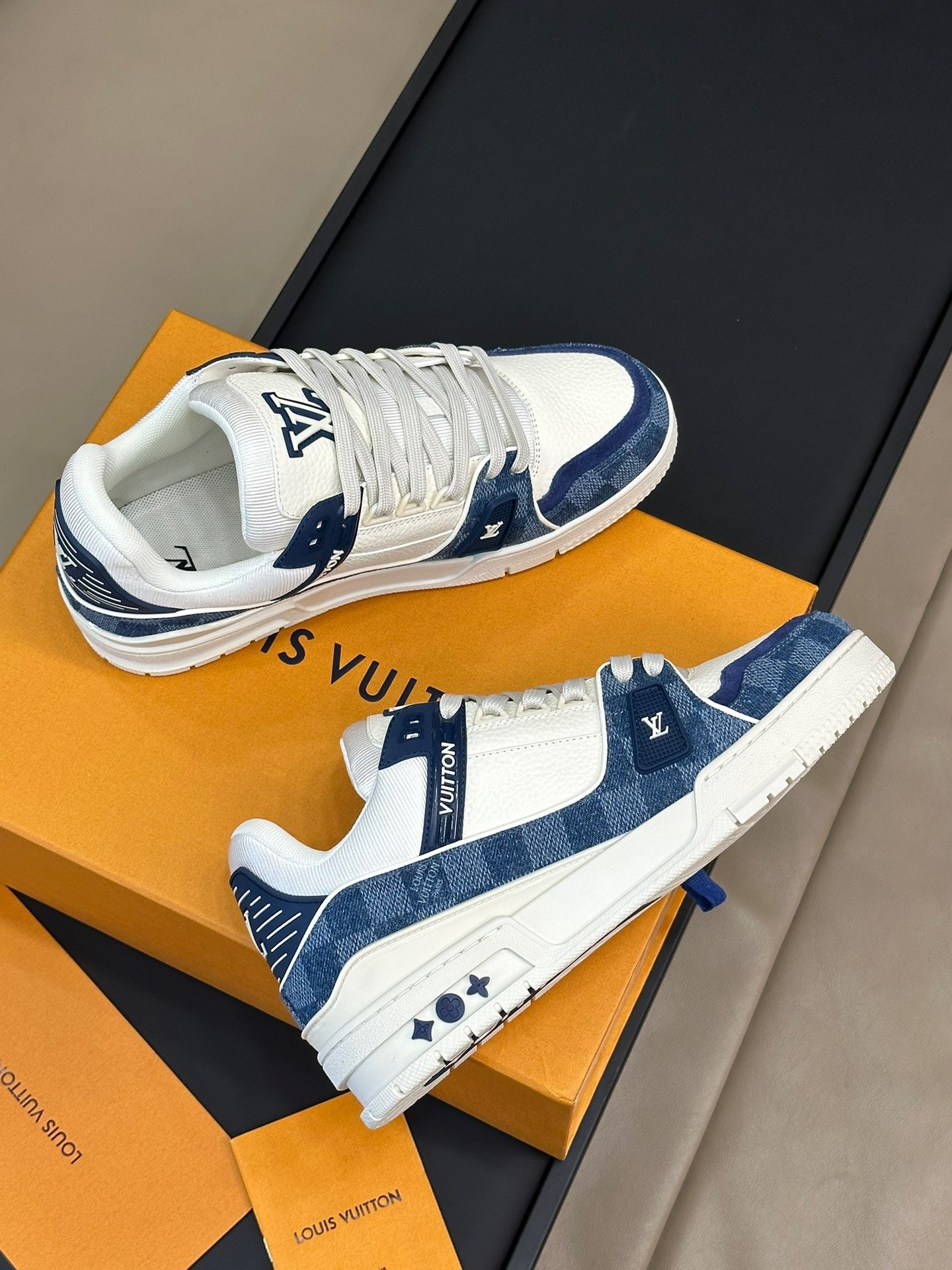 LV Trainer Sneaker 1ACWD0