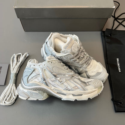 BALENCIAGA RUNNER Grey Beige