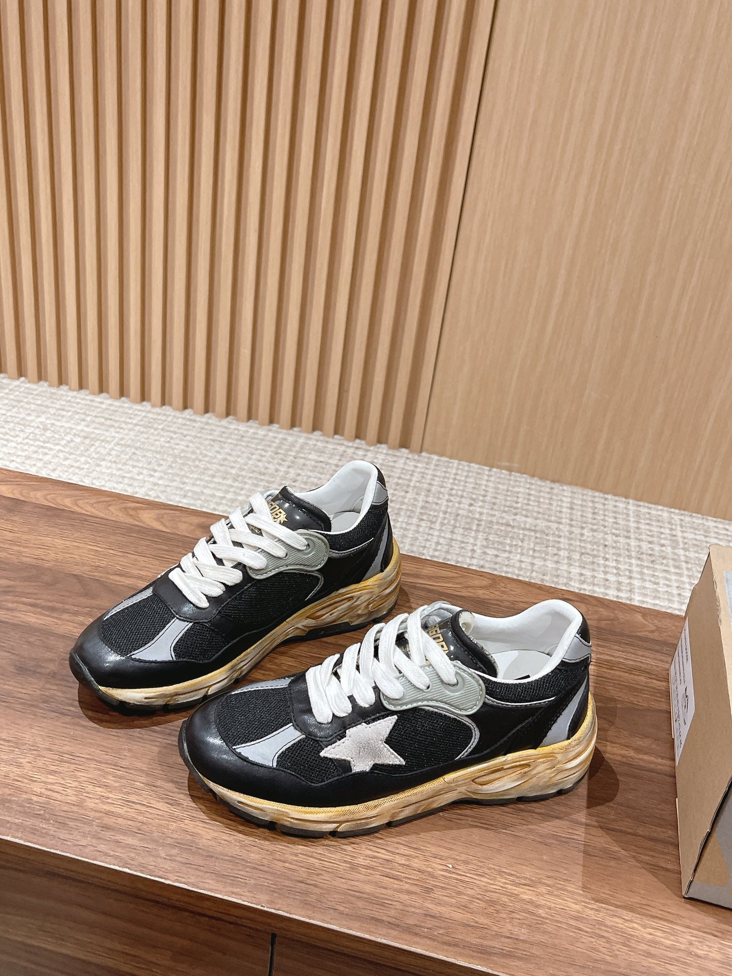 Golden Goose Sneakers