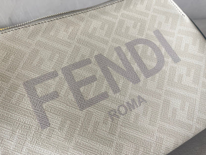 FENDI Clutch Pack Blanca