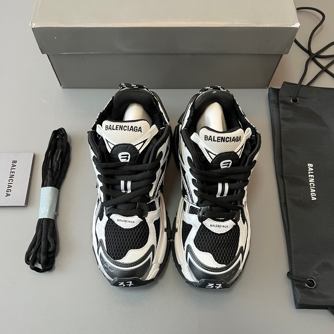 BALENCIAGA RUNNER Black White